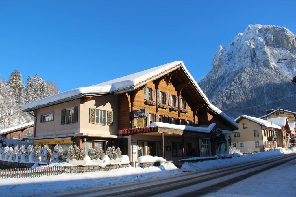 Hotel-Restaurant Alpina Innertkirchen Exterior photo